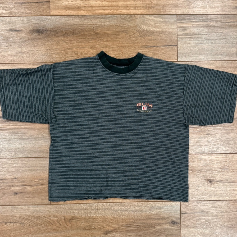 B.U.M EQUIPMENT VINTAGE Men’s Green Striped Cropped Tee